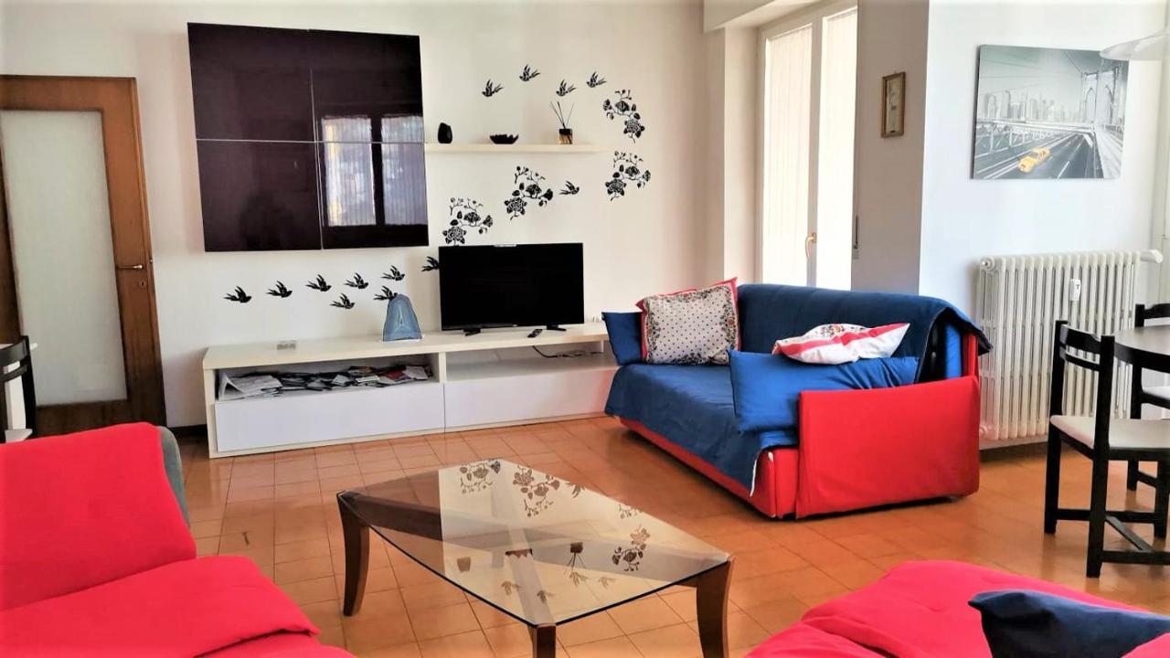 Spazioso Appartamento Sondrio Esterno foto